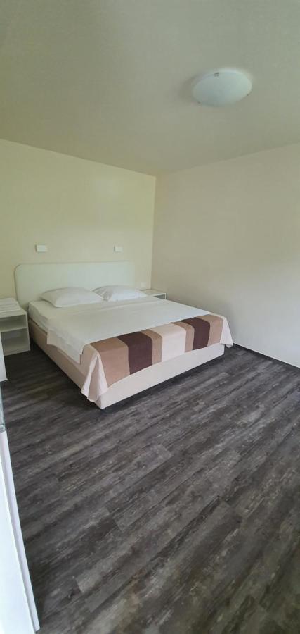 Gostilna S Prenocisci Pri Janezu Hotel Zgornja Loznica Buitenkant foto