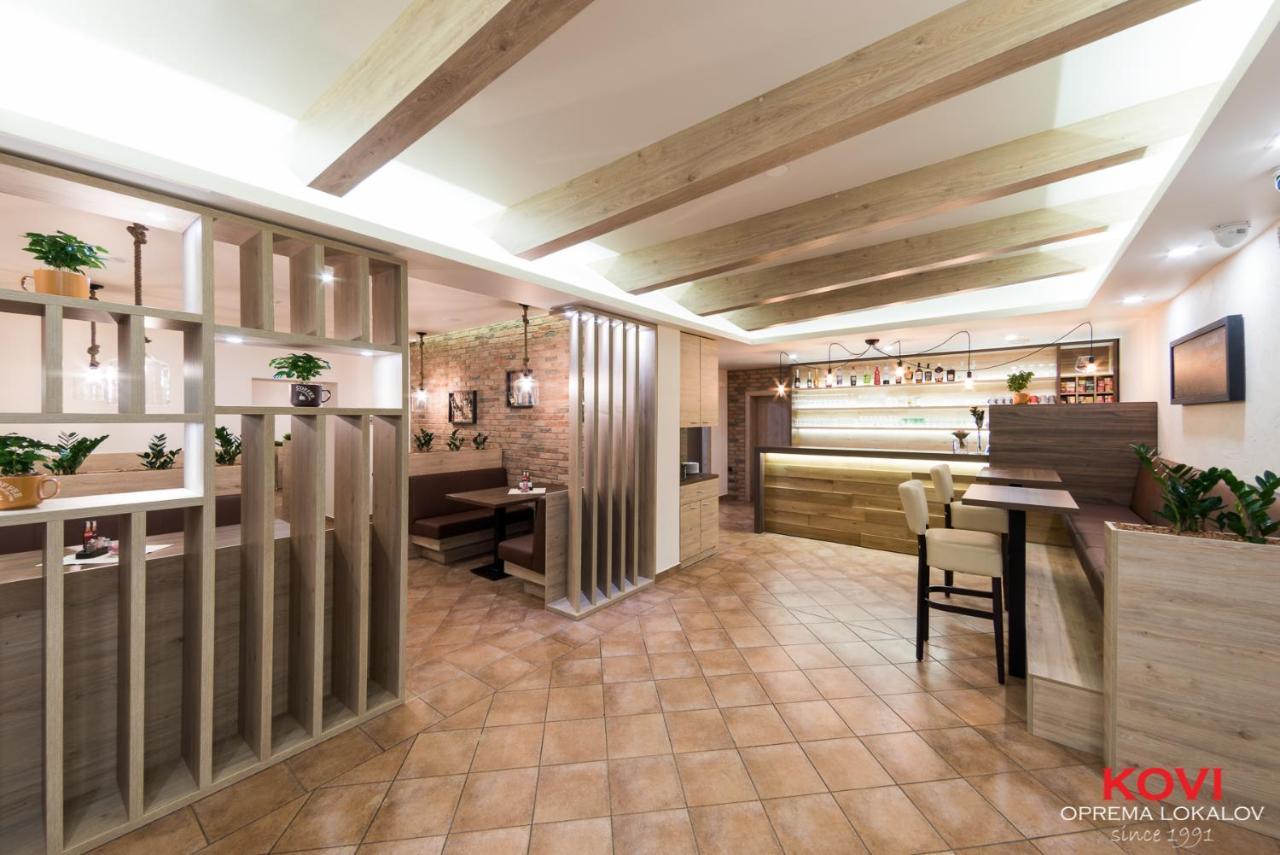 Gostilna S Prenocisci Pri Janezu Hotel Zgornja Loznica Buitenkant foto